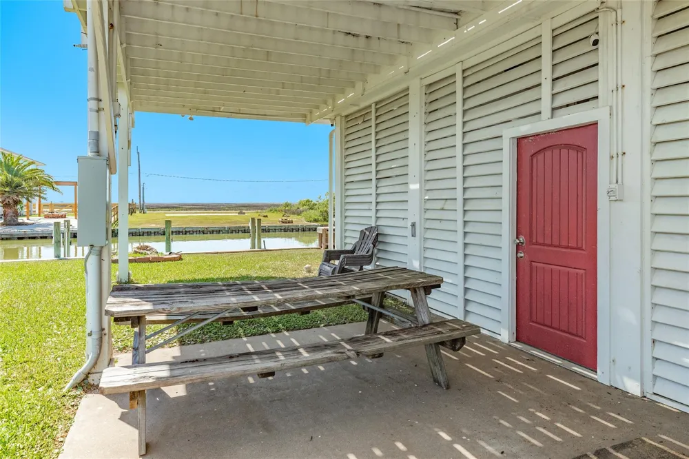 707 Pompano Lane Freeport, TX 77541