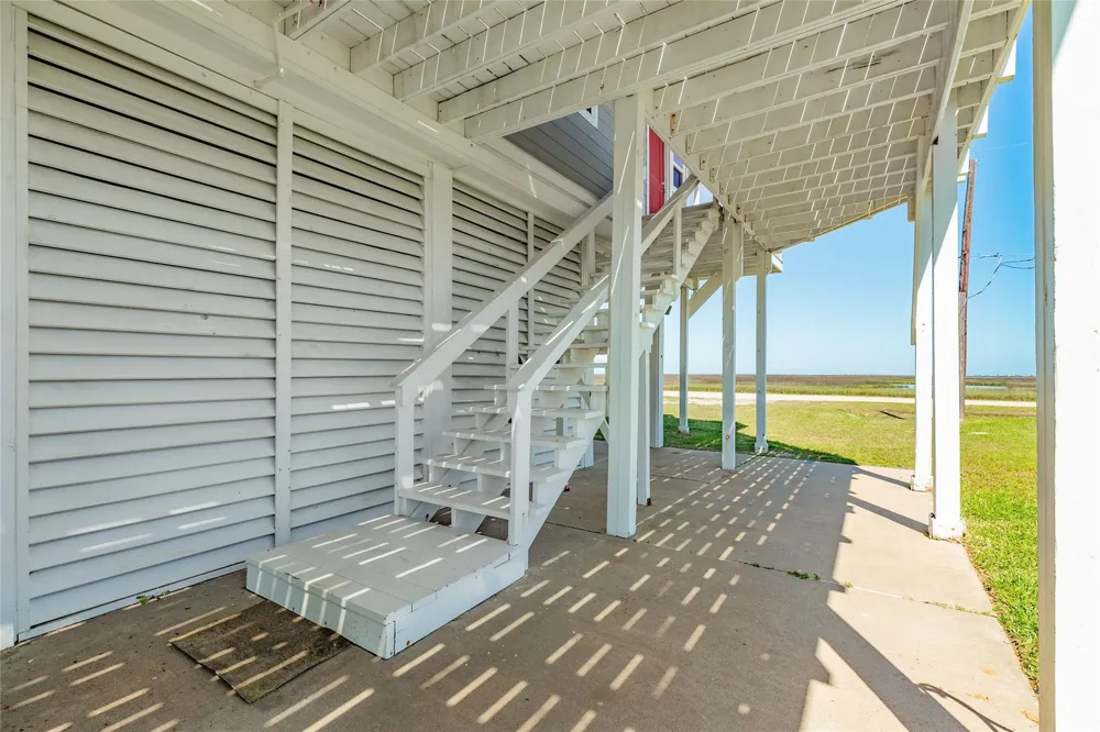 707 Pompano Lane Freeport, TX 77541
