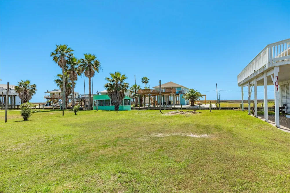 707 Pompano Lane Freeport, TX 77541
