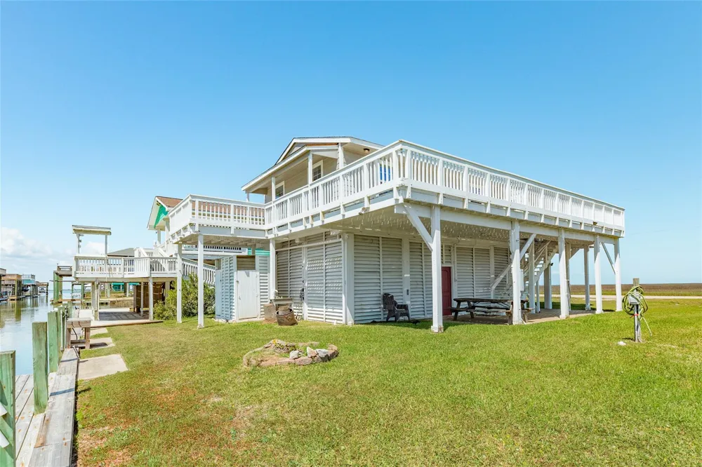 707 Pompano Lane Freeport, TX 77541