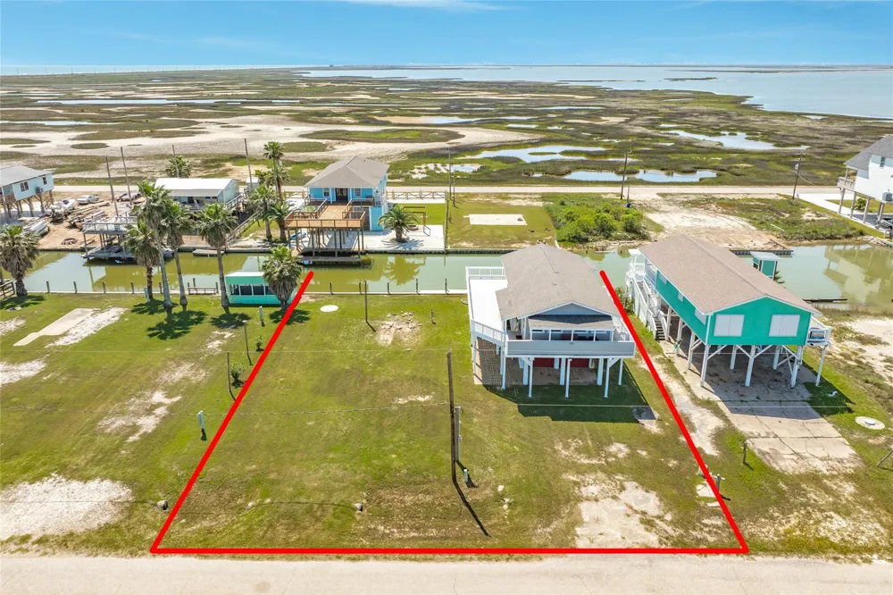 707 Pompano Lane Freeport, TX 77541
