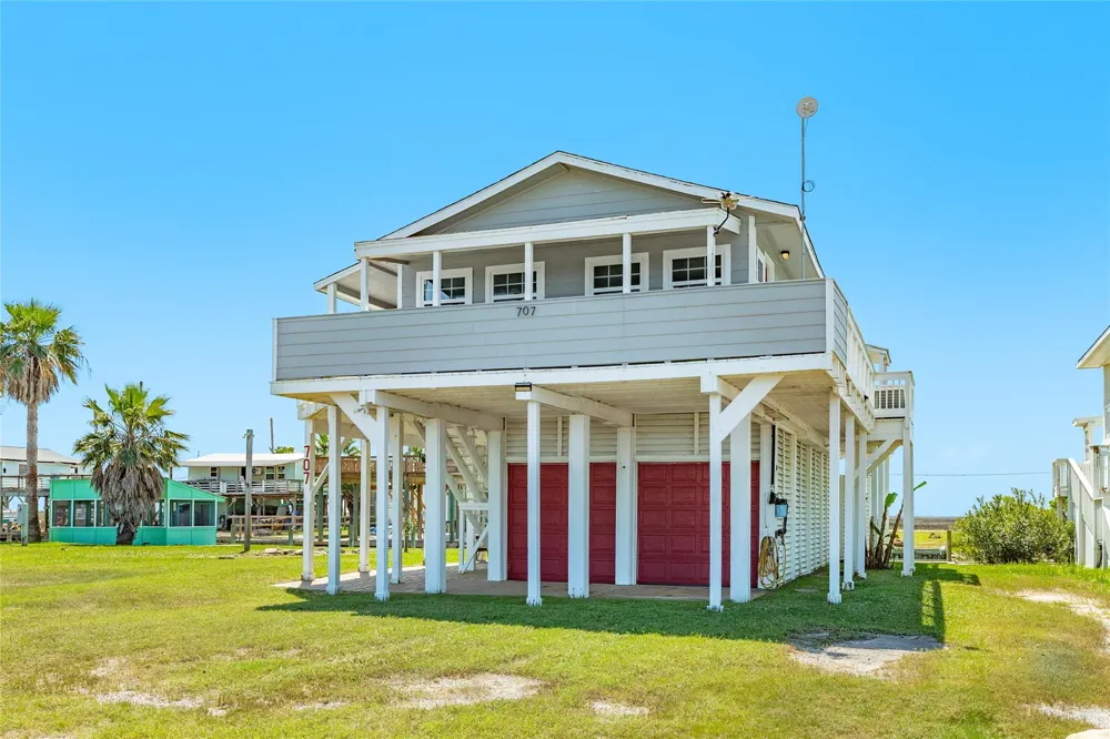 707 Pompano Lane Freeport, TX 77541