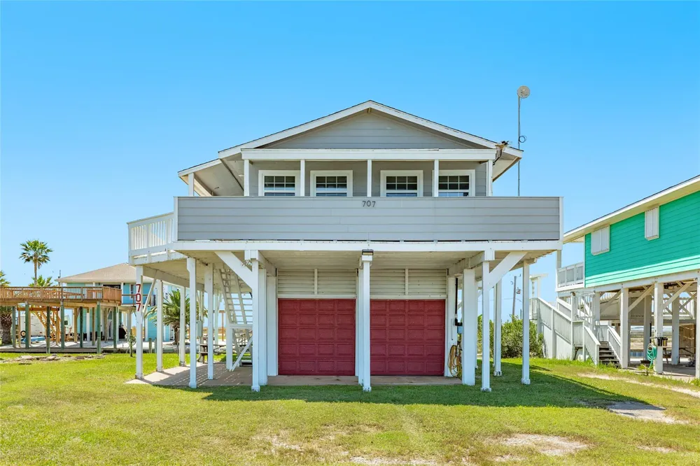 707 Pompano Lane Freeport, TX 77541