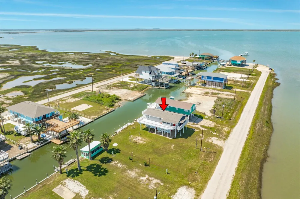 707 Pompano Lane Freeport, TX 77541