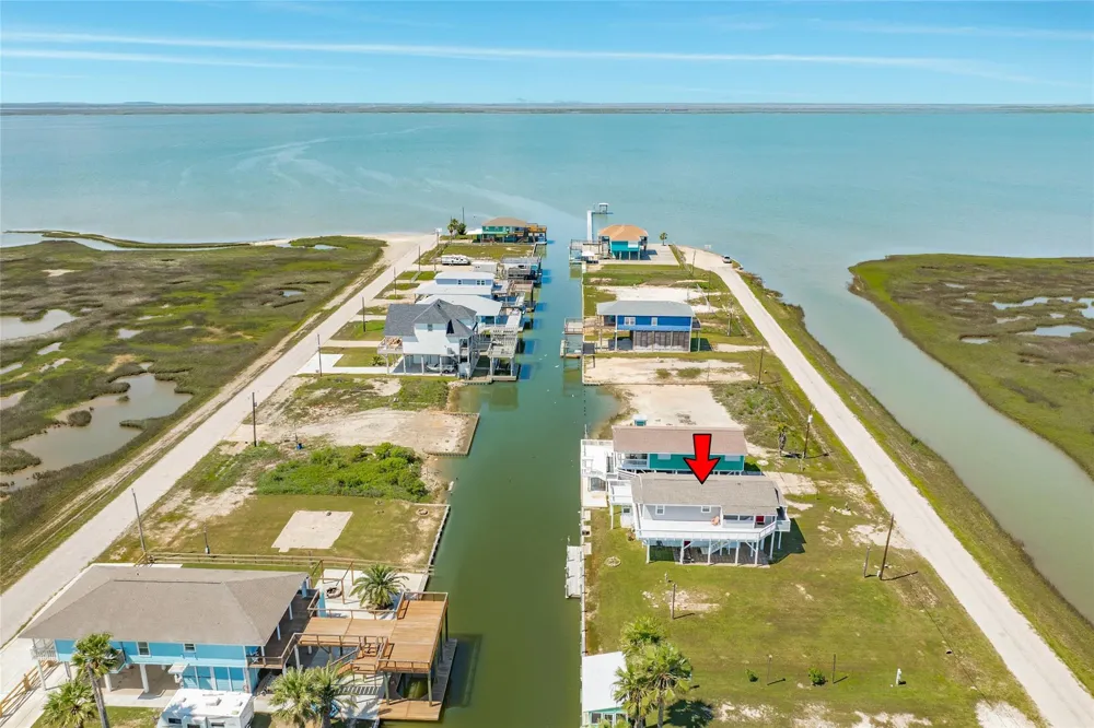 707 Pompano Lane Freeport, TX 77541