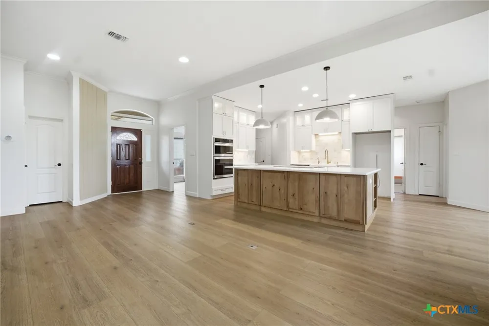 204 Tapatio Dr. W. Boerne, TX 78006