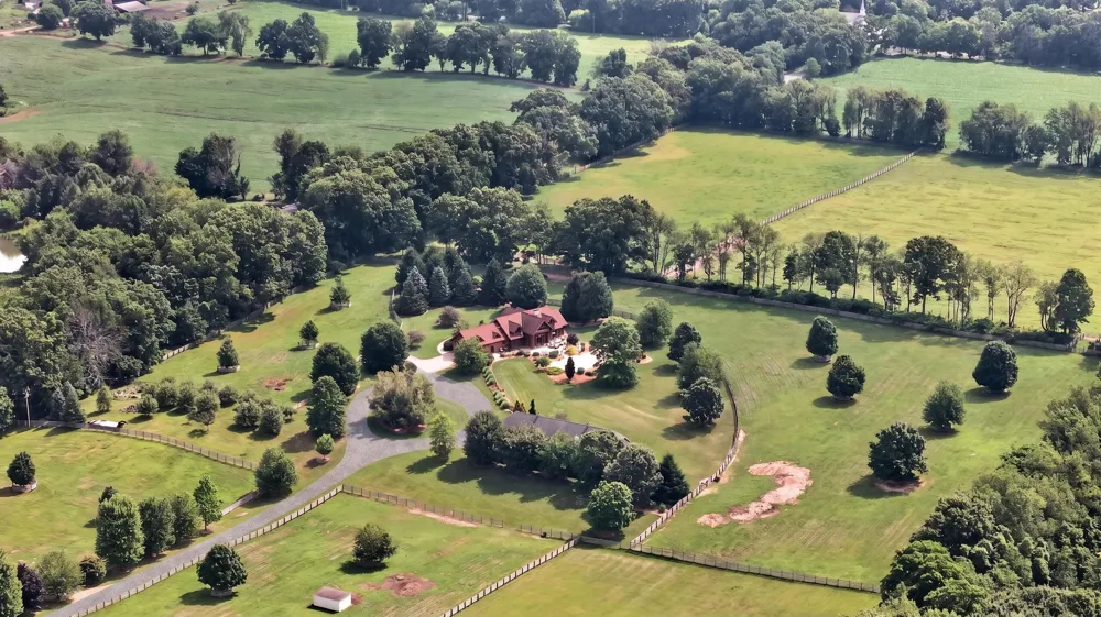 2405 Nicholson Lane Albion, MI 49224