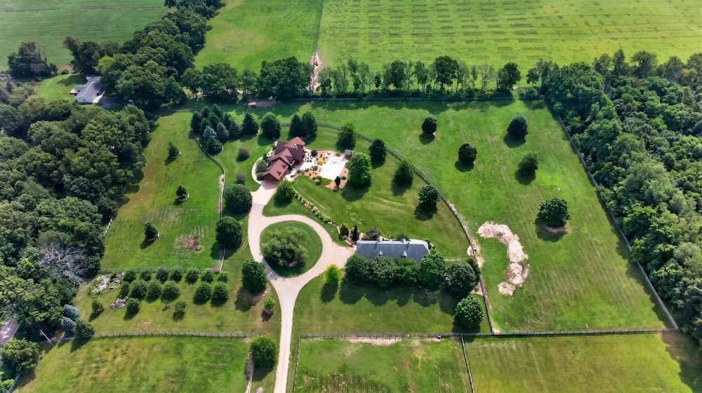 2405 Nicholson Lane Albion, MI 49224