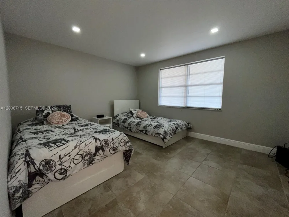 301 SE 3rd St #204 Dania Beach, FL 33004
