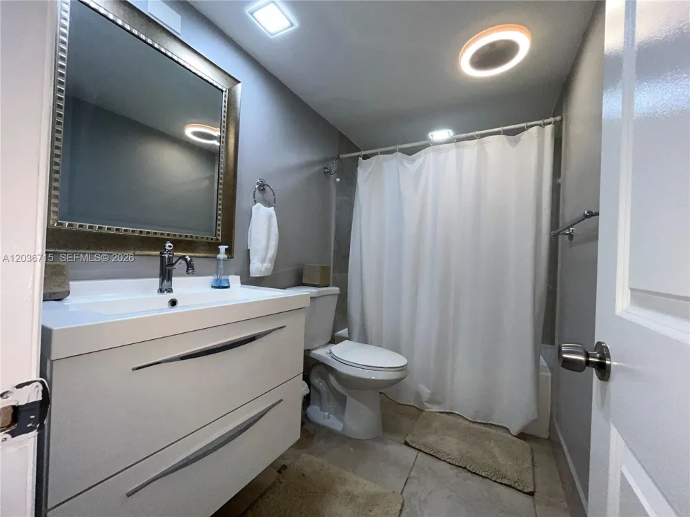 301 SE 3rd St #204 Dania Beach, FL 33004
