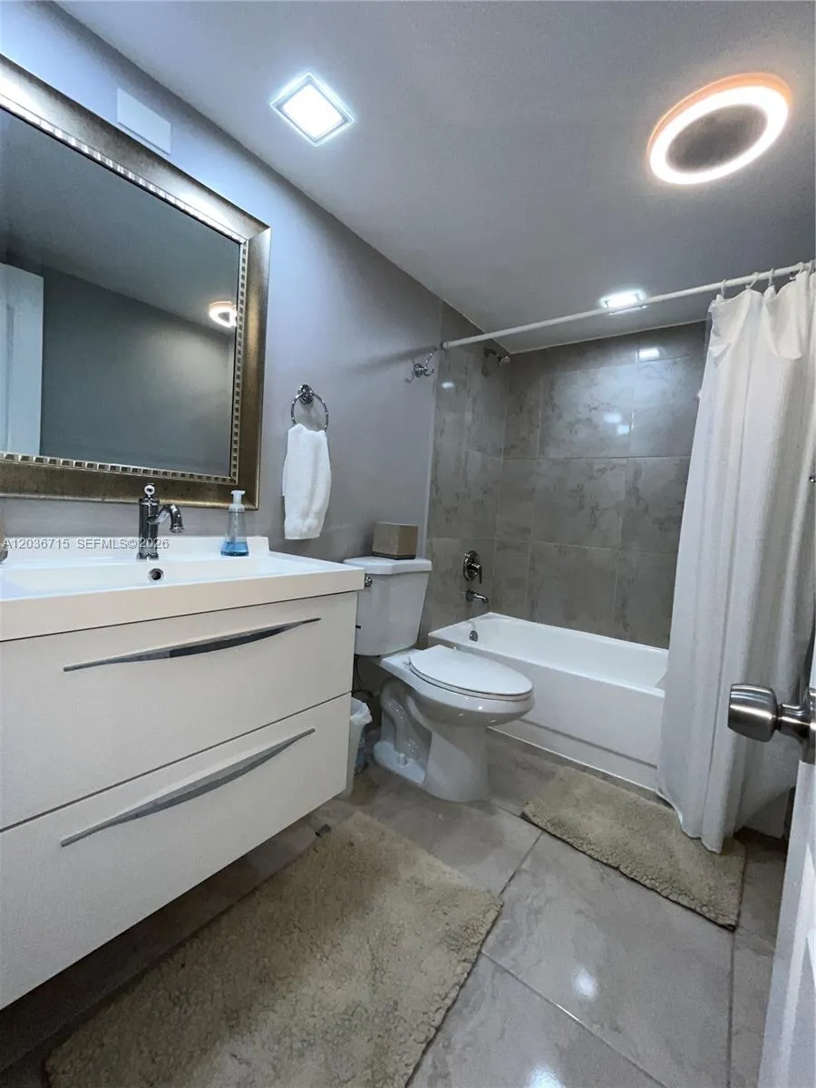301 SE 3rd St #204 Dania Beach, FL 33004