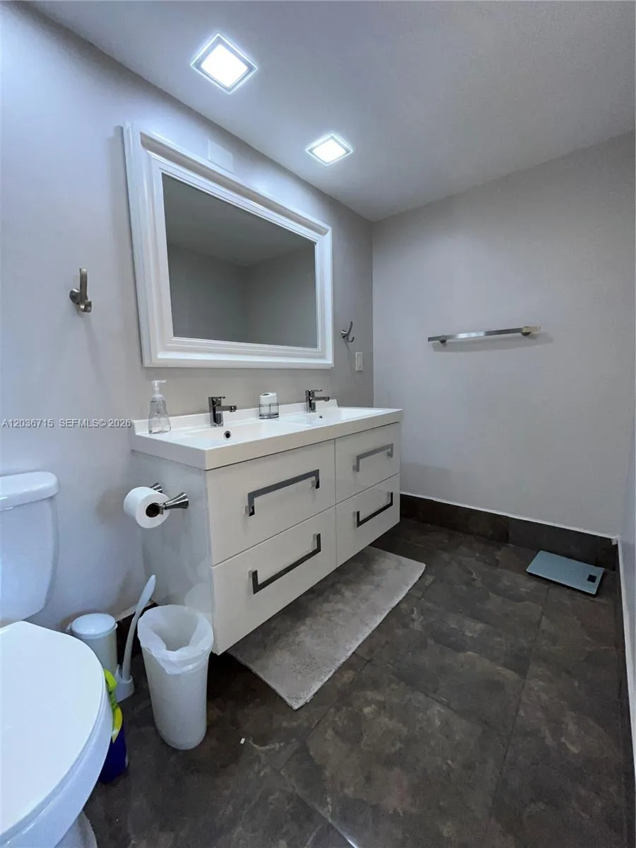 301 SE 3rd St #204 Dania Beach, FL 33004