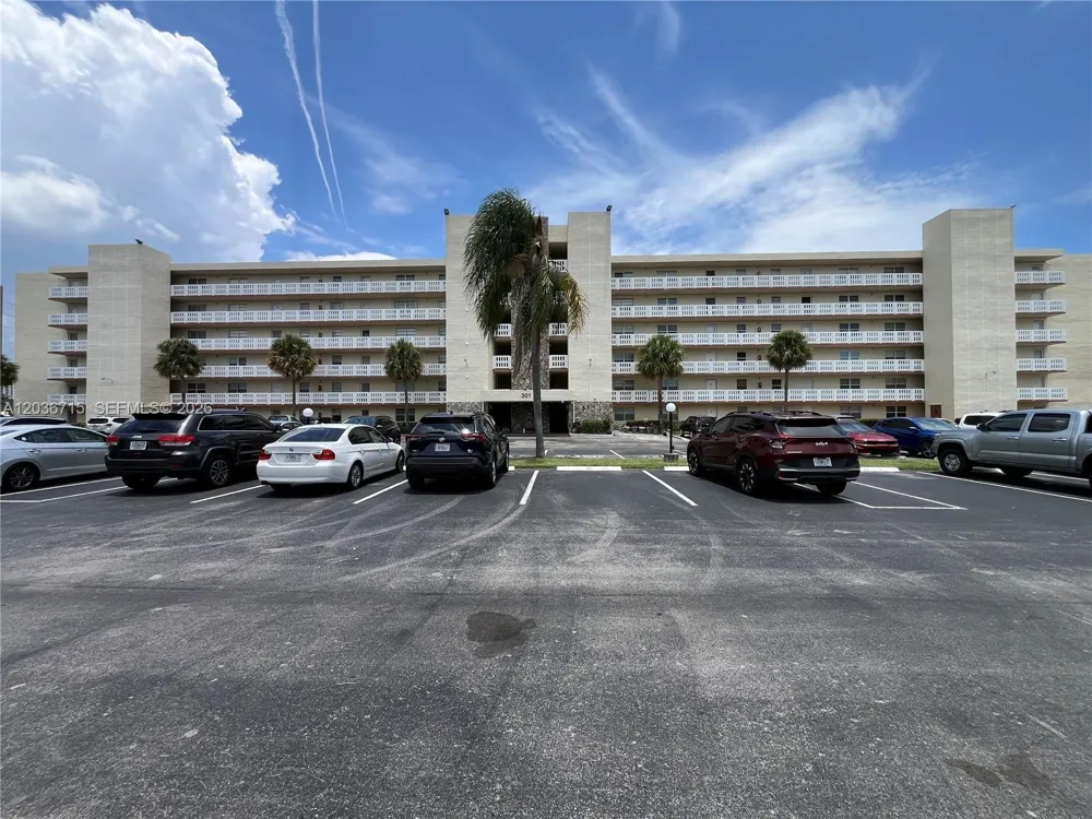 301 SE 3rd St #204 Dania Beach, FL 33004