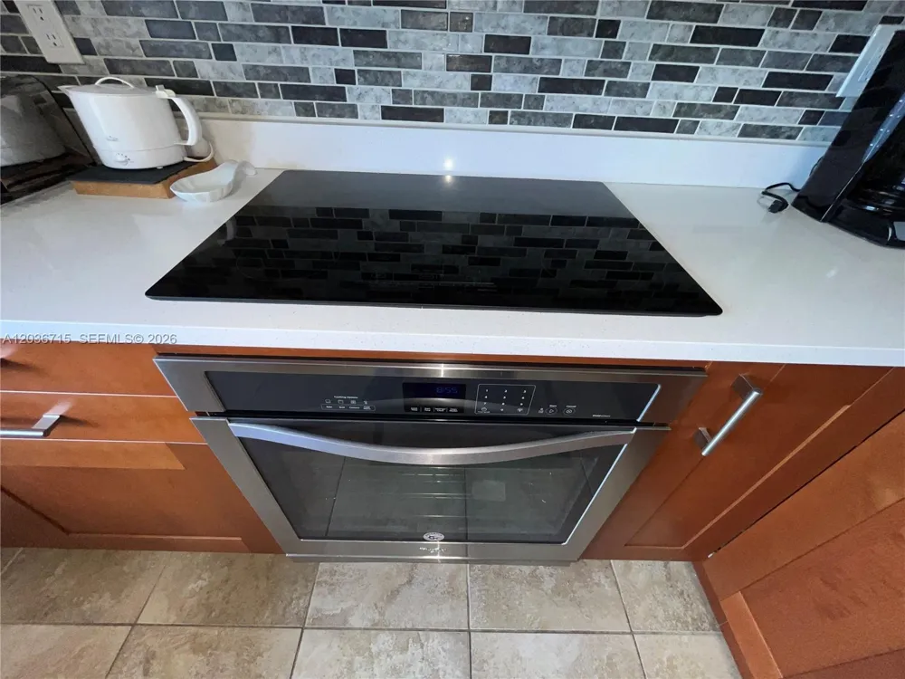 301 SE 3rd St #204 Dania Beach, FL 33004