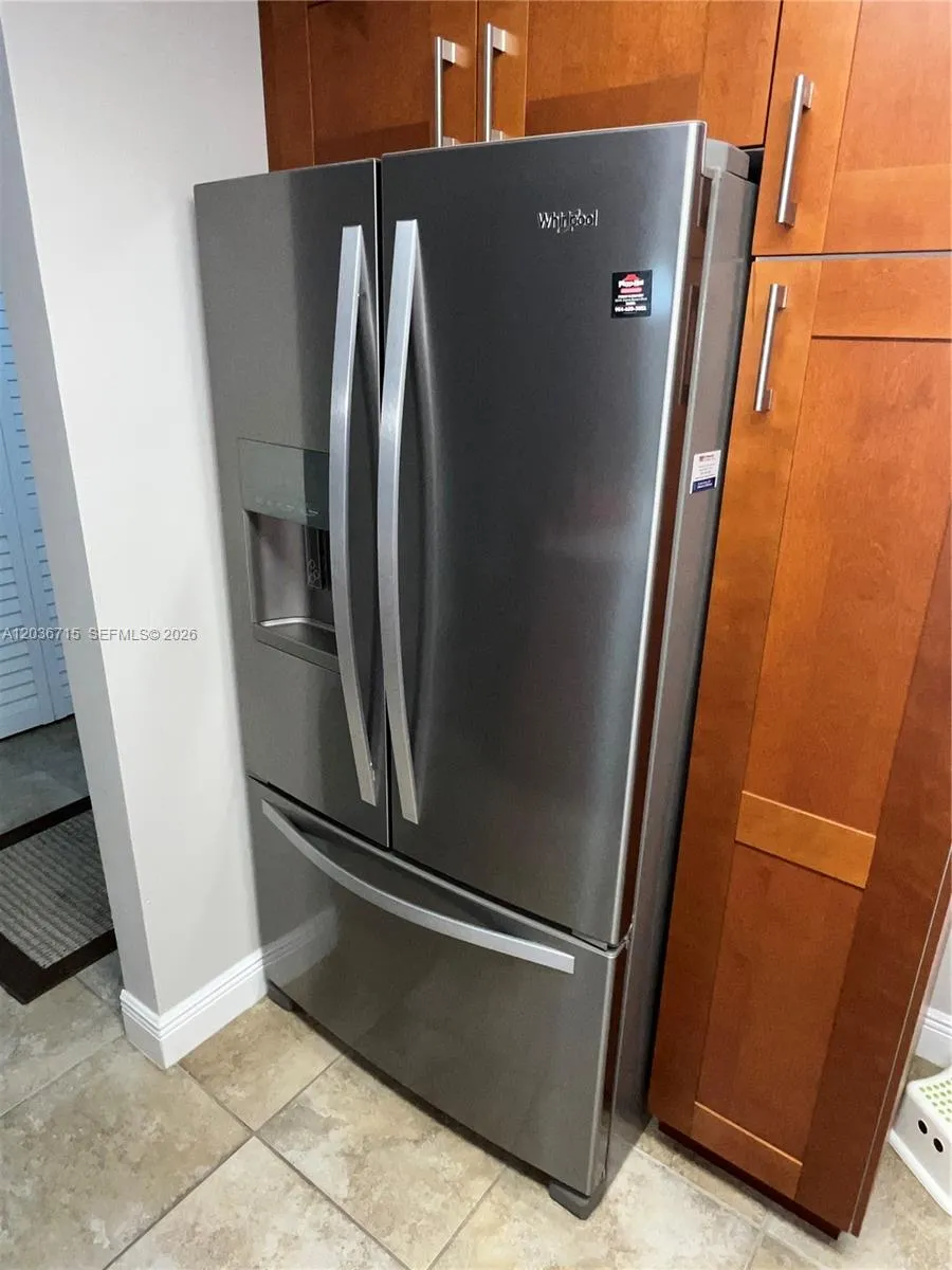 301 SE 3rd St #204 Dania Beach, FL 33004
