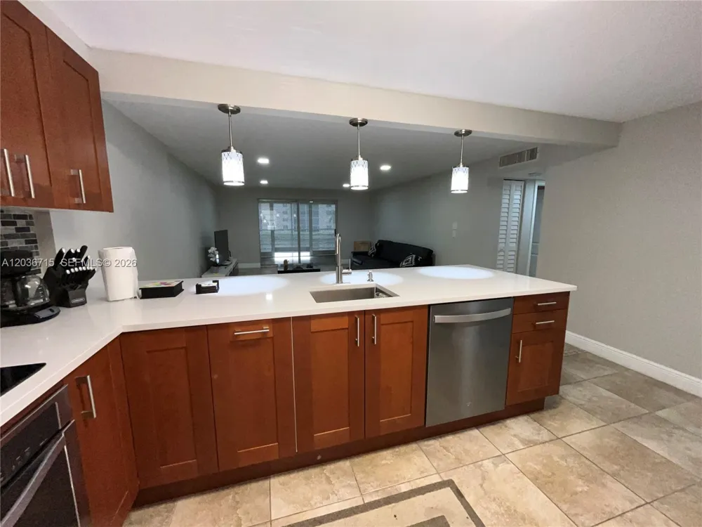 301 SE 3rd St #204 Dania Beach, FL 33004