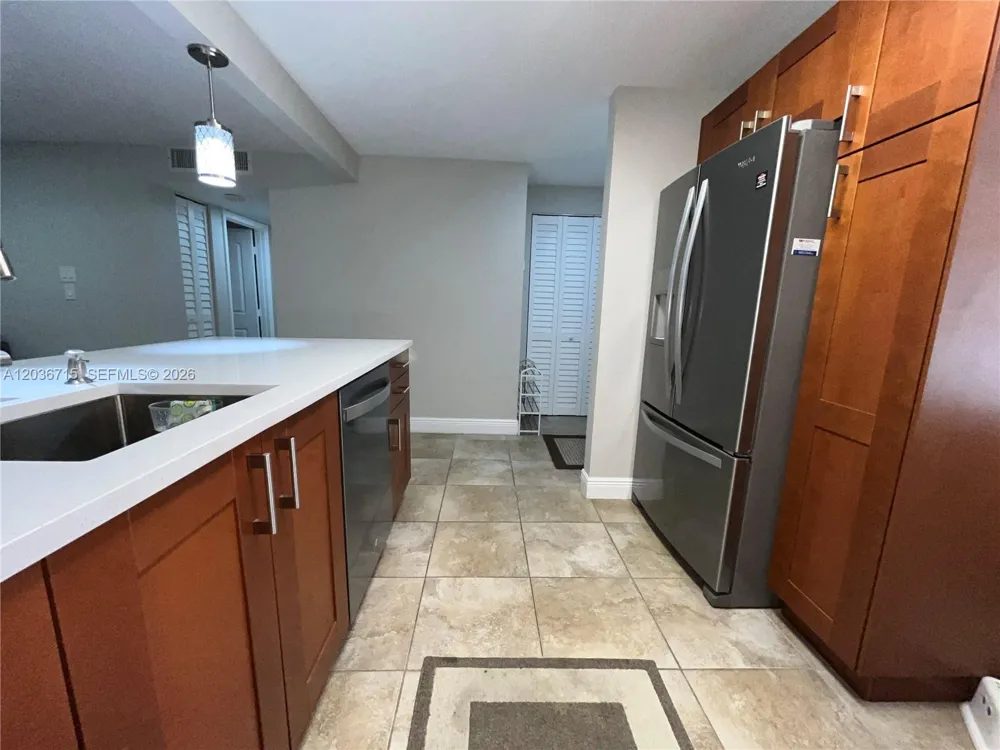 301 SE 3rd St #204 Dania Beach, FL 33004