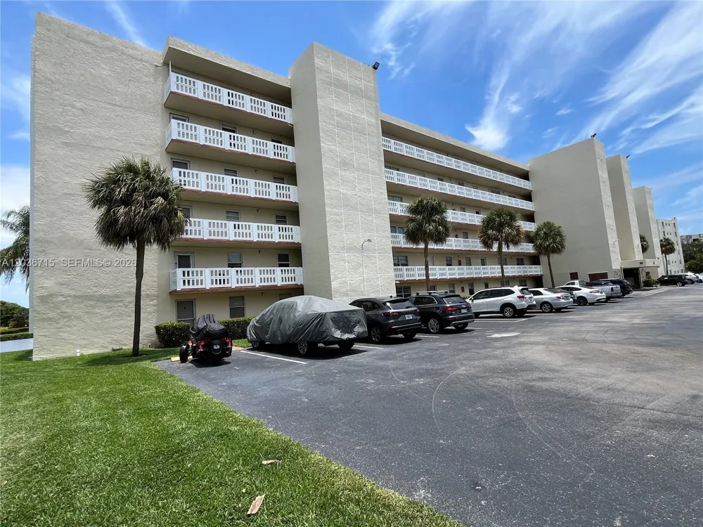 301 SE 3rd St #204 Dania Beach, FL 33004