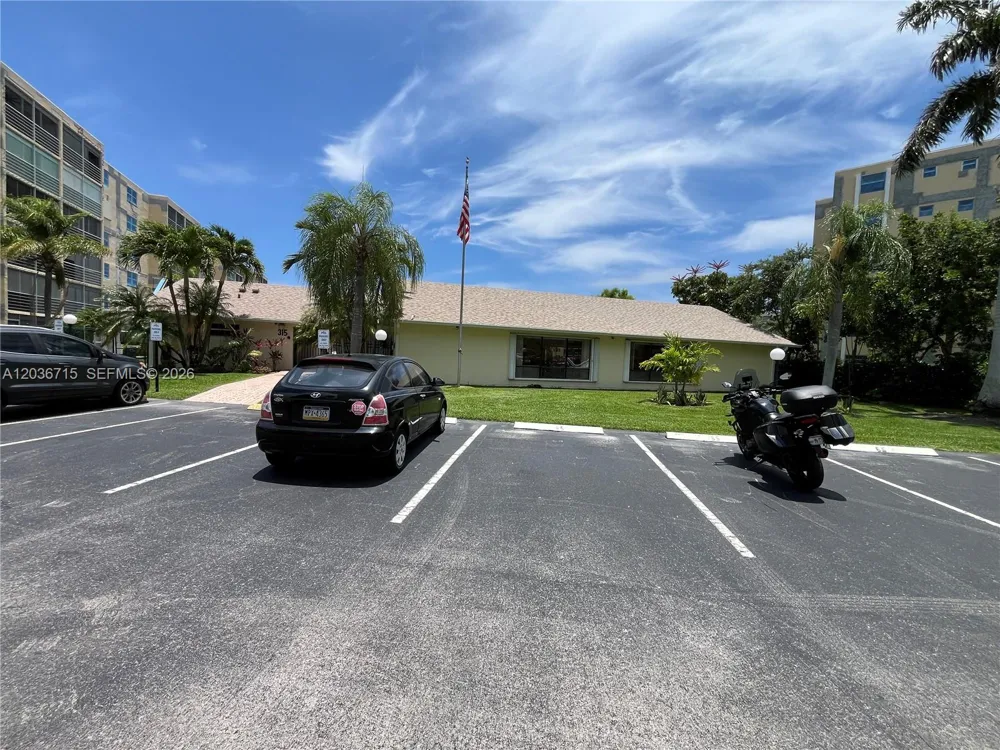 301 SE 3rd St #204 Dania Beach, FL 33004