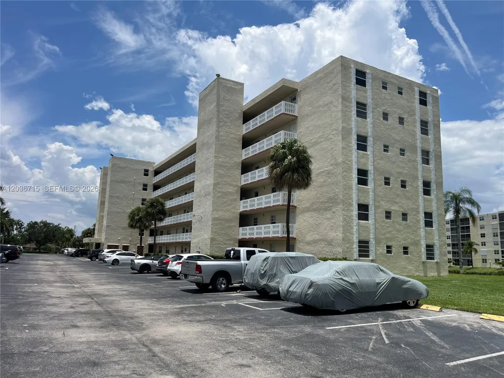 301 SE 3rd St #204 Dania Beach, FL 33004