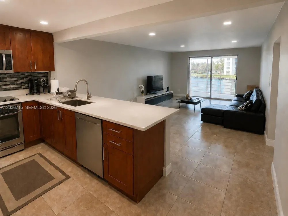 301 SE 3rd St #204 Dania Beach, FL 33004