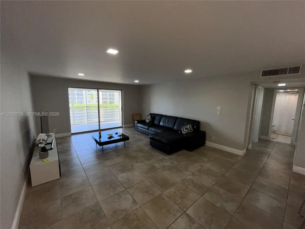 301 SE 3rd St #204 Dania Beach, FL 33004