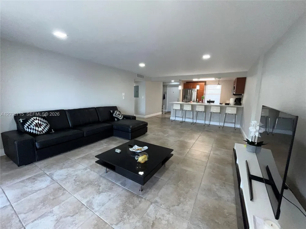 301 SE 3rd St #204 Dania Beach, FL 33004