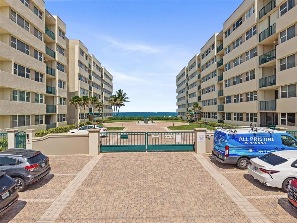 1237 HILLSBORO MILE #604 Hillsboro Beach, FL 33062
