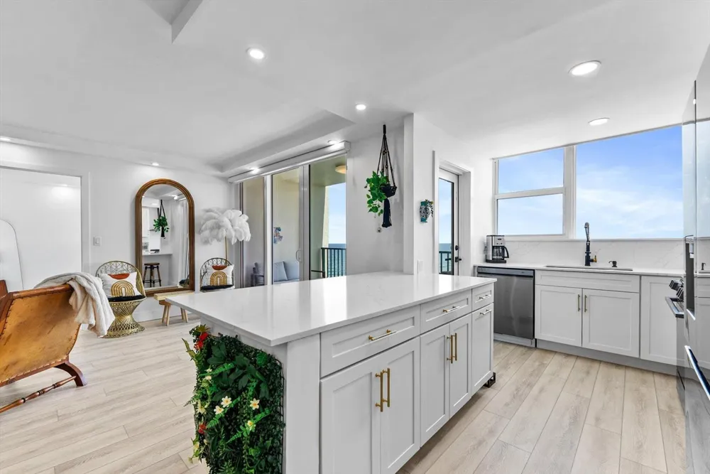 1237 HILLSBORO MILE #604 Hillsboro Beach, FL 33062