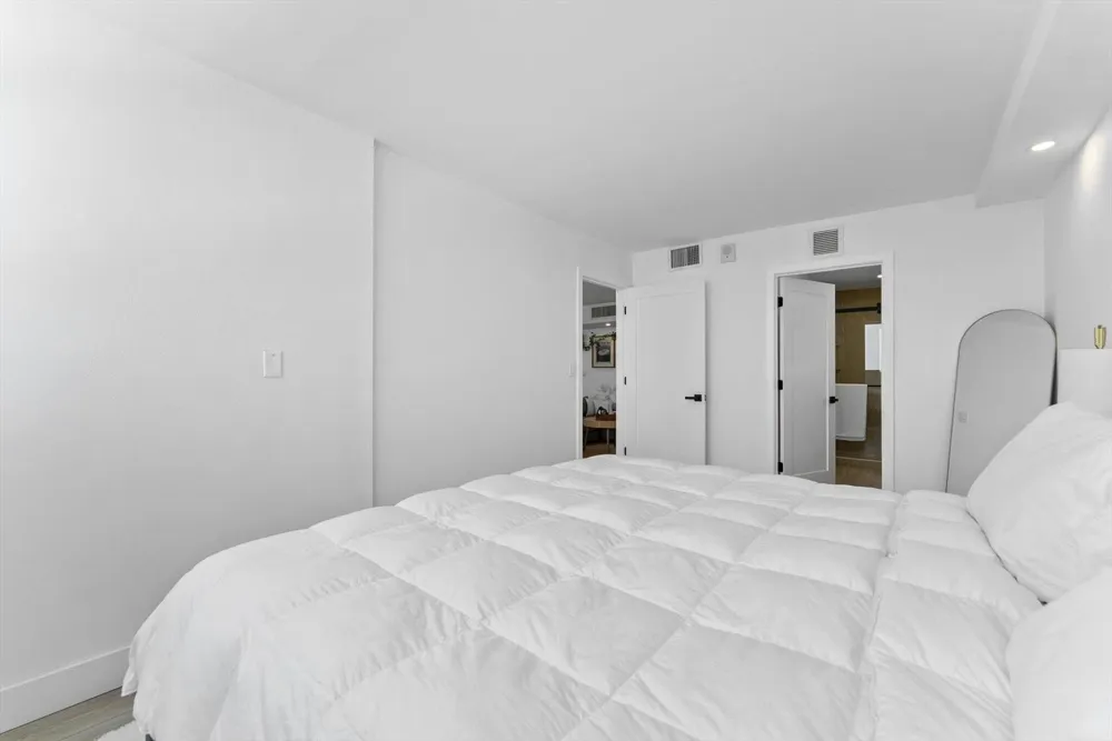 1237 HILLSBORO MILE #604 Hillsboro Beach, FL 33062