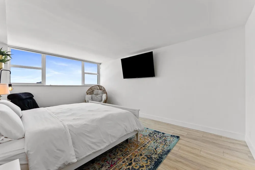1237 HILLSBORO MILE #604 Hillsboro Beach, FL 33062
