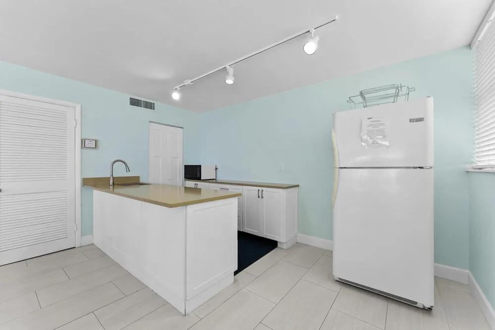 1237 HILLSBORO MILE #604 Hillsboro Beach, FL 33062