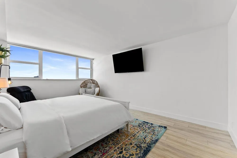 1237 HILLSBORO MILE #604 Hillsboro Beach, FL 33062