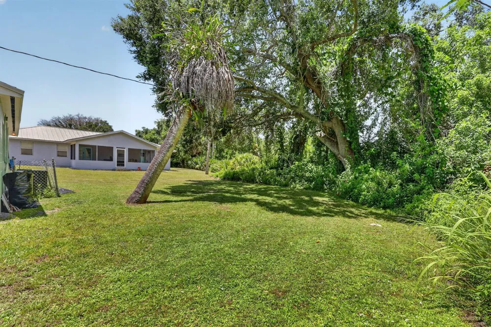 2205 44TH STREET Fort Pierce, FL 34946