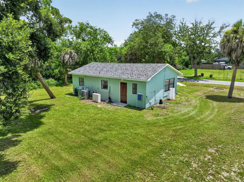 2205 44TH STREET Fort Pierce, FL 34946
