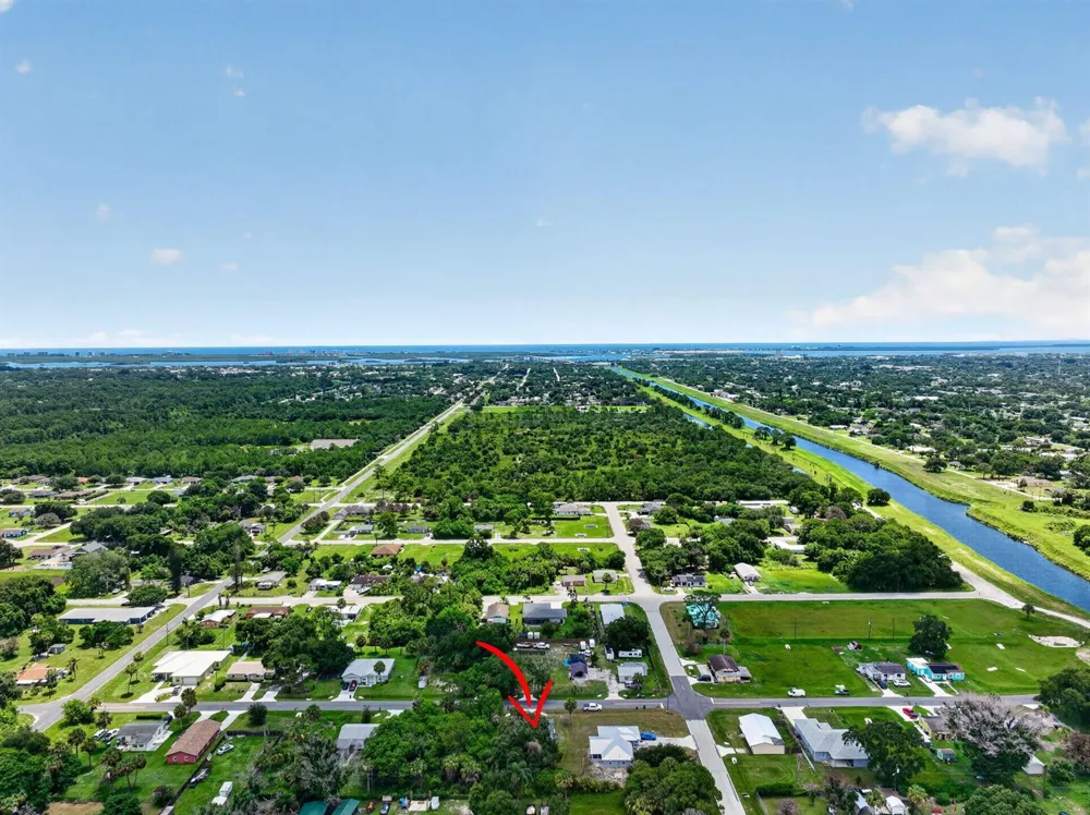 2205 44TH STREET Fort Pierce, FL 34946