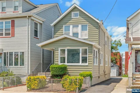 595 Forest Street