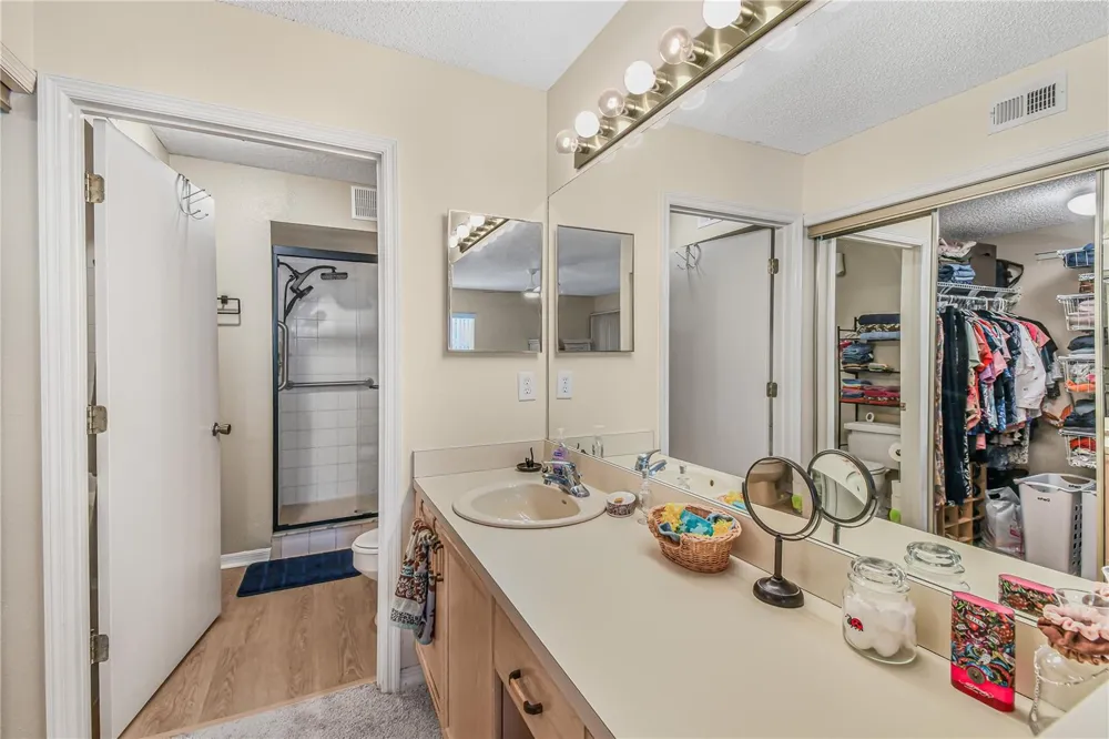 2586 PINE COVE LANE Clearwater, FL 33761