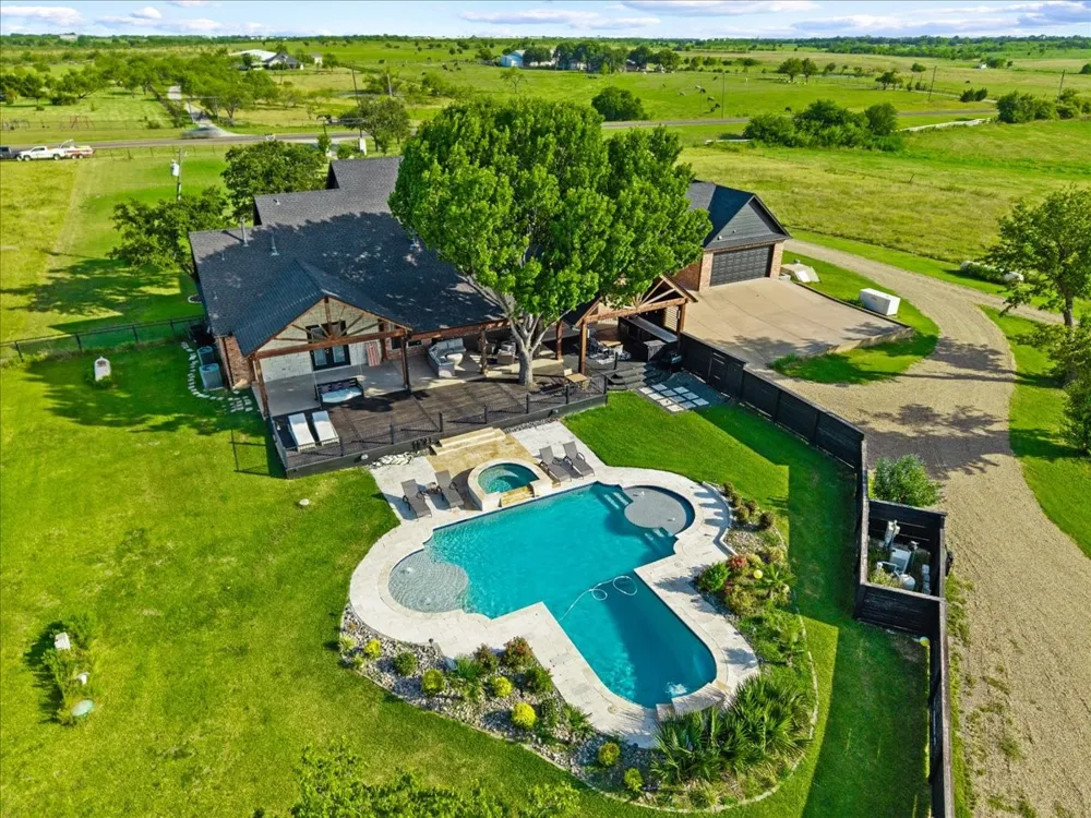 975 Fm 85 Ennis, TX 75119