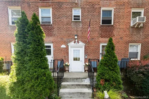 15 LEEWOOD CIRCLE #1R