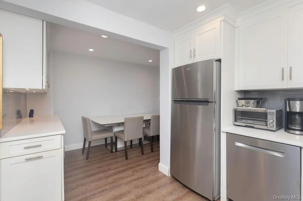 15 LEEWOOD CIRCLE #1R Eastchester, NY 10709