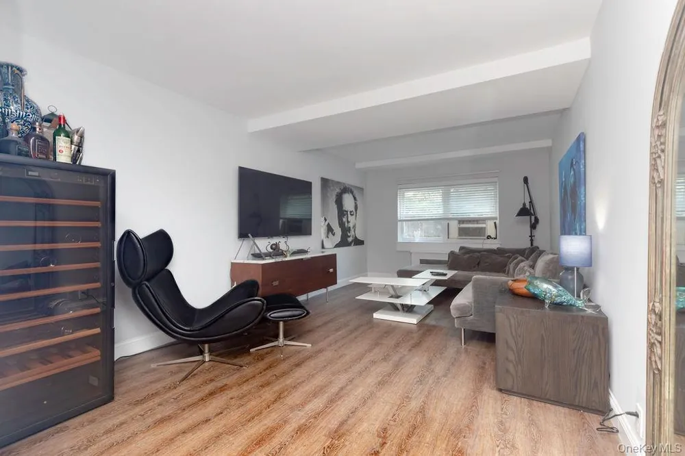 15 LEEWOOD CIRCLE #1R Eastchester, NY 10709