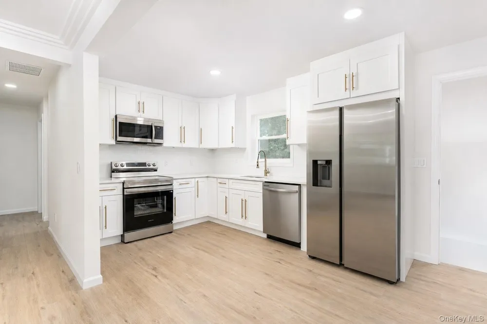 743 Hoffman Avenue Bellport, NY 11713
