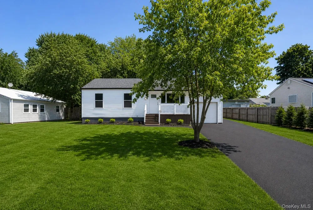 743 Hoffman Avenue Bellport, NY 11713