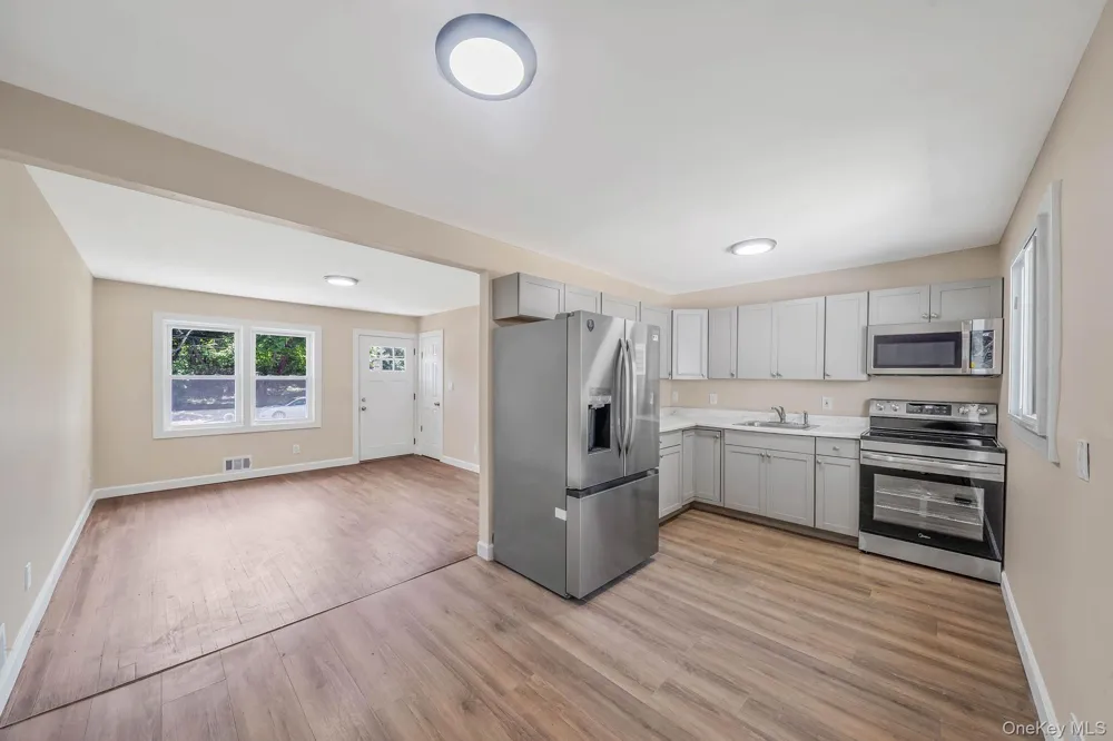 948 Walker Street Bellport, NY 11713