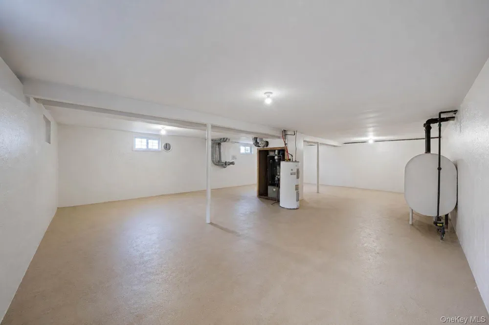 948 Walker Street Bellport, NY 11713