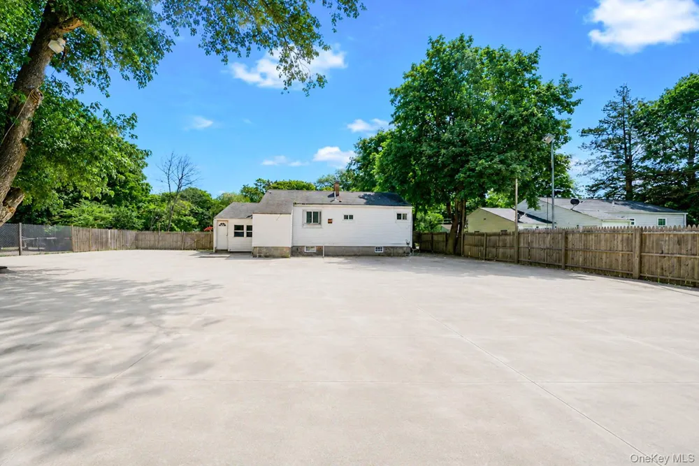 948 Walker Street Bellport, NY 11713