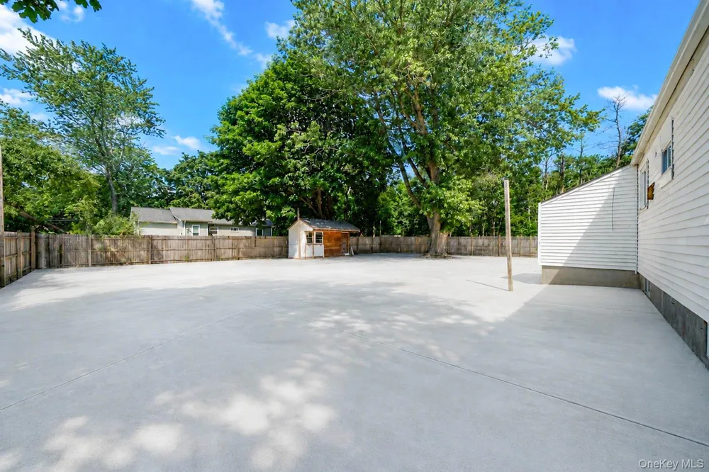 948 Walker Street Bellport, NY 11713