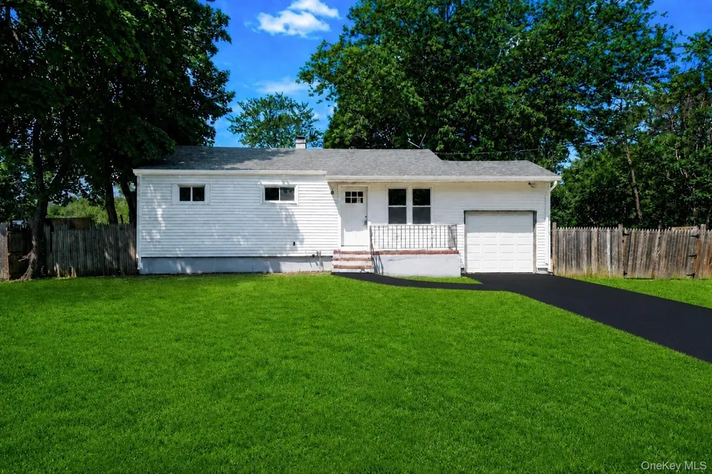 948 Walker Street Bellport, NY 11713