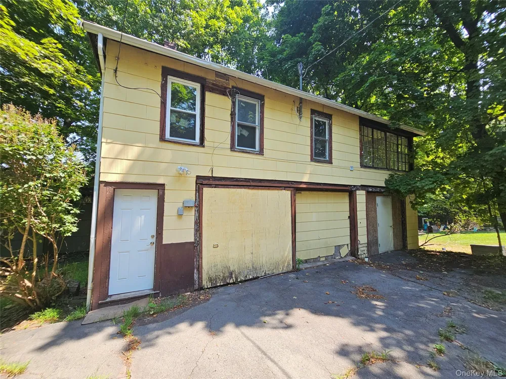 62 Clinton Avenue Monticello, NY 12701